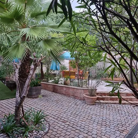 Insolite 3* Sussargues