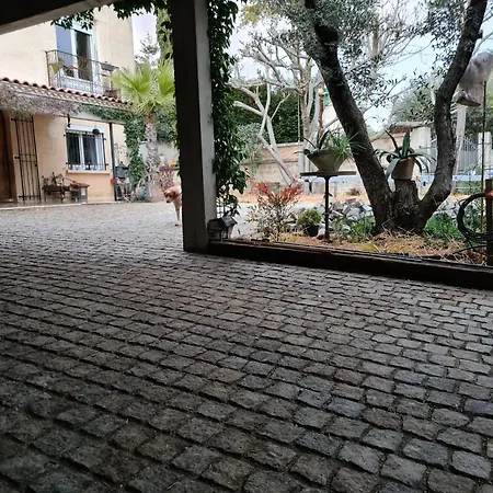 Insolite Konukevi Sussargues