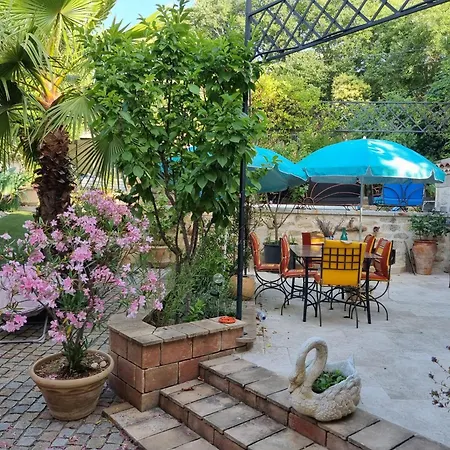 Insolite Konukevi Sussargues