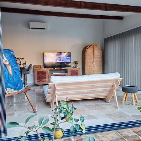 Insolite 3* Sussargues