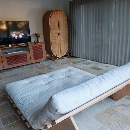 Insolite Konukevi Sussargues